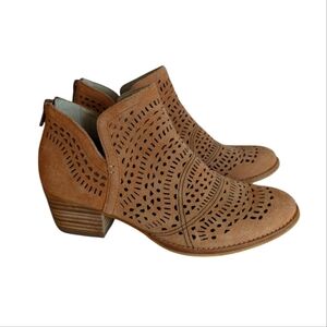 Earth Wyoming Wonder Suede Leather Laser Cut Heeled Western Booties 7M Amber